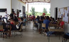 Estudantes do campus Arapiraca confraternizando na lanchonete