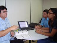 Representantes do Sebrae conversam com incubadoras