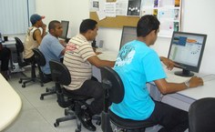 Jamilson, o segundo a esquerda, teve a idéia do projeto