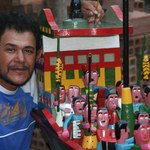 A arte popular sobe ao palco