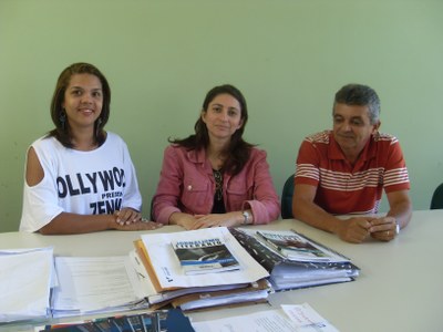 José Almeida, bibliotecário, Márcia Souza, coordenadora de empréstimos e Cristiane Cyrino, diretora da BC