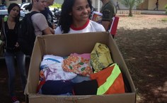 Também foram doadas roupas e agasalhos