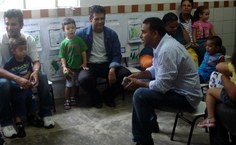 Pais participam de atividades com os filhos