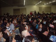 Público no auditório do espaço cultural