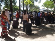 Estudantes rumo ao aeroporto