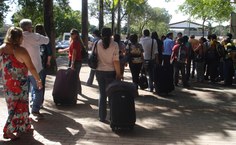 Estudantes rumo ao aeroporto