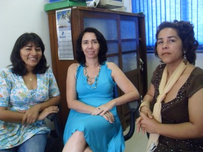 Tereza Lopes (de azul), coordenadora do projeto, Edna Bezerra (de marron) e Quitéria Torres, que também participam do projeto | nothing