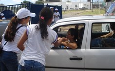 Crianças distribuíram panfletos