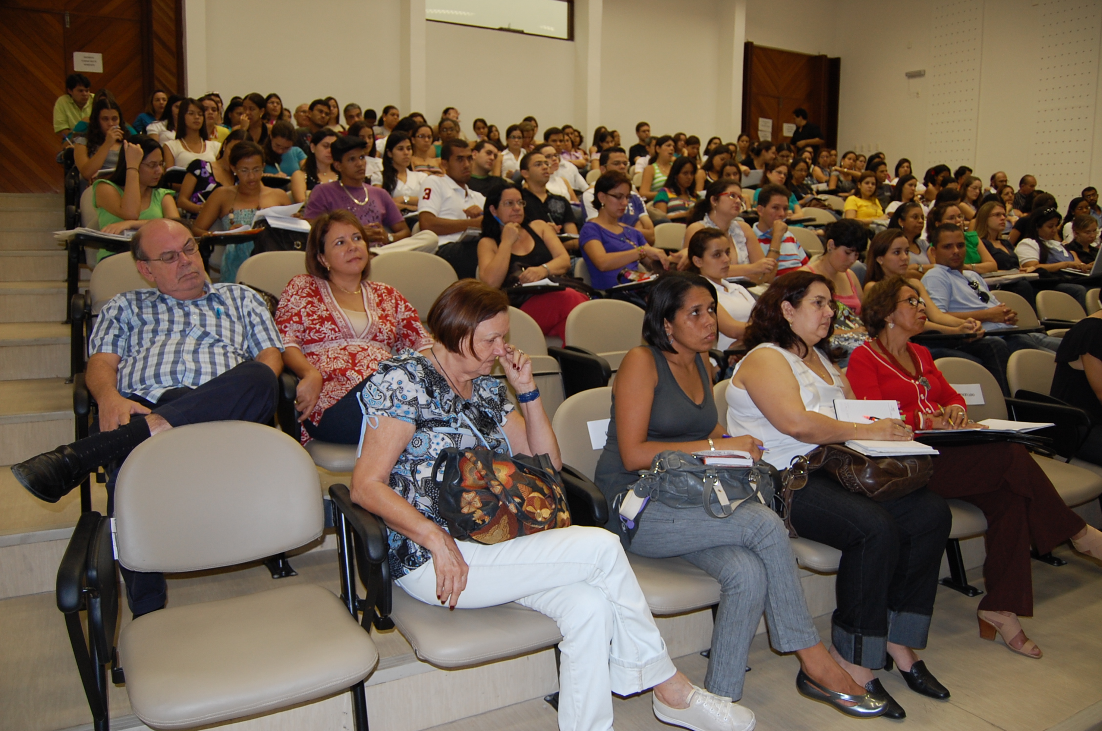 Profissionais e estudantes participam do debate