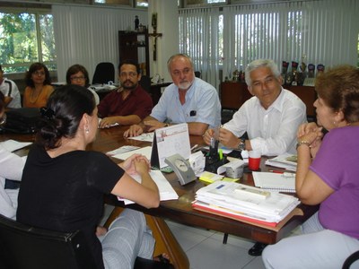 Reunião para entrega simbólica dos laboratórios aos representantes dos Polos