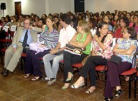 Público presente no auditório do hotel