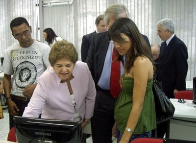 Reitora visitando instalações da Ufal com a equipe