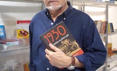 Domingos Meirelles no estande da Edufal