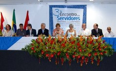 Mesa de abertura do encontro