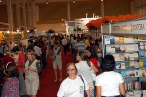 Manhã movimentada nas Oficinas e palestras da Bienal