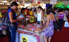 Muitas promoções: tem livros de apenas três reais