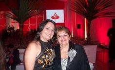 Fabiana Toledo e a reitora Ana Dayse na final do Prêmio Santander 2008