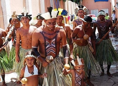 Índios na sede da Funai em Maceió