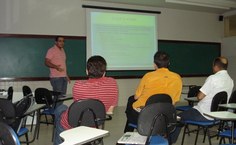 Anderson Cunha, estudante do IC, apresenta sua pesquisa