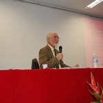 Educadores lotam auditório em palestra do filósofo Carlos Libâneo