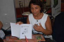 Livros possuem gravuras e desenhos para interagir com o leitor