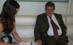 Reitor Aloísio Teixeira em entrevista à Ascom