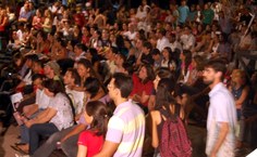 Um grande público se juntou para assistir às apresentações