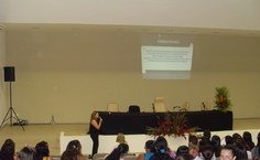 Palestra da mestranda Mariellena Cardoso sobre celíacos na Fanut