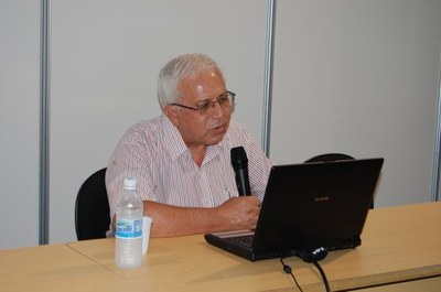José Marques de Melo proferiu palestra sobre Gêneros Jornalísticos no Brasil e lançou livro | nothing