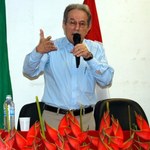 Livro, escola e sociedade em debate com Demerval Saviani