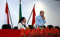 Saviani destacou a importância da escola e dos livros