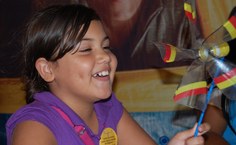 Geovanna Amorim, 10 anos, fica super satisfeita com o novo brinquedo