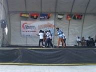 Estudantes africanos mostram dança típica
