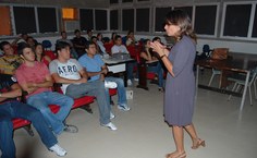 Profª Inês Inojosa durante o minicurso "Manejo Endodôntico do Traumatismo Dentário"