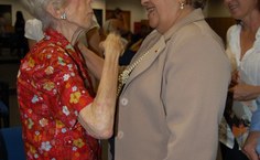 Reitora parabeniza a grande escritora e educadora