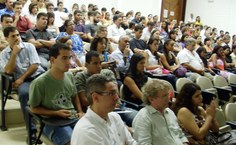 Público lota auditório para prestigiar a entrega dos certificados