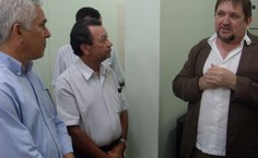 Professor Jandir Miguel explica funcionamento do laboratório