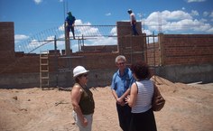Reitora em visita às obras da sede do Campus em Delmiro