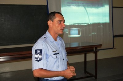 Sargento Reginaldo Izo, especialista em meteorologia aeronáutica