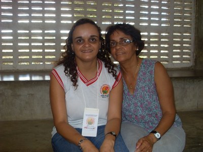 Sílvia Cilene Gomes e sua mãe Sílvia Maria Gomes, representando os pais da Pestalozzi