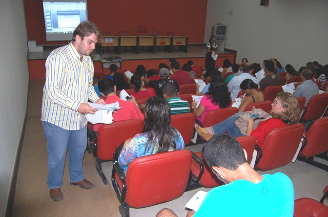 Bruno Morais entrega termos de compromisso