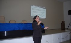 Márcia Rejane, apresentando o trabalho da Ascom