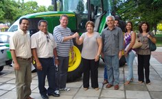 Diretor do Ceca recebe a chave do trator