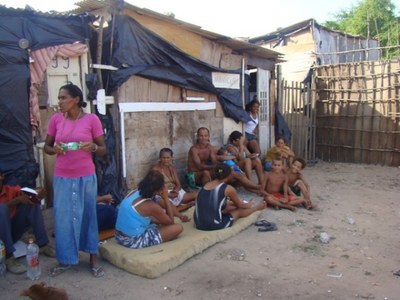 Condições precárias na favela Sururu de Capote