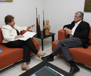 Reitora Ana Dayse em reunião com o governador