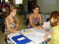 Daniela Botti e Ahiranie Sales, alunas do doutorado em Letras e Linguística