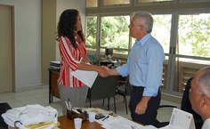 Adso não pôde comparecer e foi representado por uma familiar