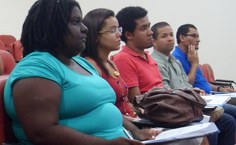 Professora Ana Cristina (de verde), preparando-se para mudar de Estado e de atuação profissional