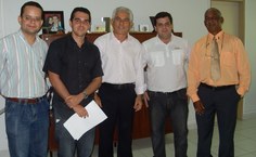 Novos servidores com o vice-reitor e o diretor do Dap