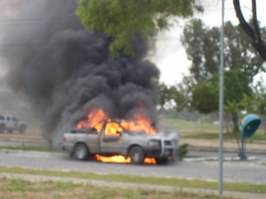 Veículo incendeia no Campus Maceió